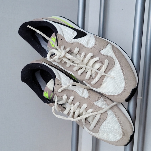 NIKE INTERNATIONALIST SNEAKERS US SIZE 10 - Picture 2 of 9